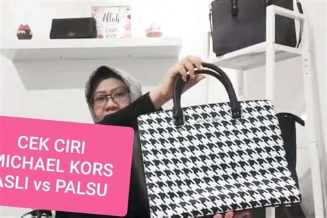 cek seri Michael Kors